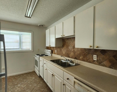 1721 Hawaii Drive E - Photo Thumbnail 15