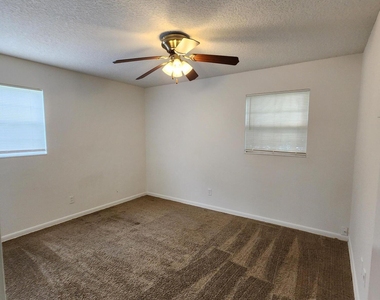 1721 Hawaii Drive E - Photo Thumbnail 26