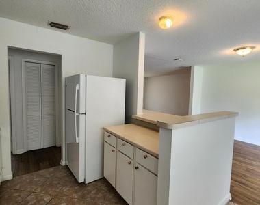 1721 Hawaii Drive E - Photo Thumbnail 16