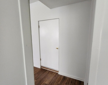1721 Hawaii Drive E - Photo Thumbnail 6