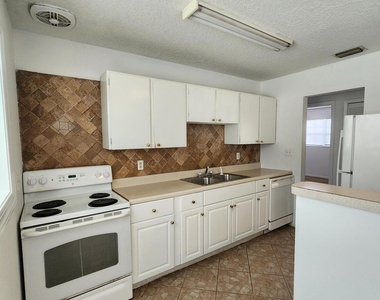 1721 Hawaii Drive E - Photo Thumbnail 17