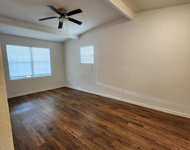 1721 Hawaii Drive E - Photo Thumbnail 8
