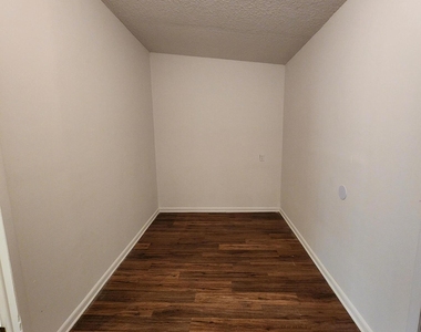 1721 Hawaii Drive E - Photo Thumbnail 11