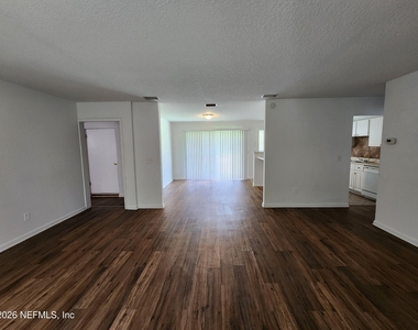 1721 Hawaii Drive E - Photo Thumbnail 4