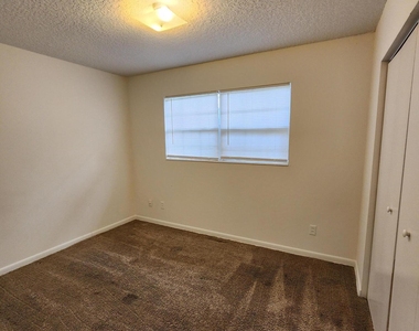 1721 Hawaii Drive E - Photo Thumbnail 20