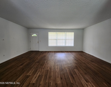 1721 Hawaii Drive E - Photo Thumbnail 2
