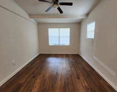 1721 Hawaii Drive E - Photo Thumbnail 9