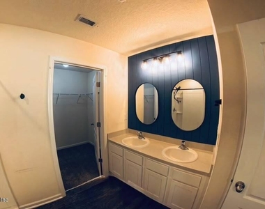 8454 Cape Fox Drive - Photo Thumbnail 18
