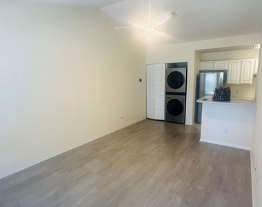 13700 Richmond Park Drive - Photo Thumbnail 12