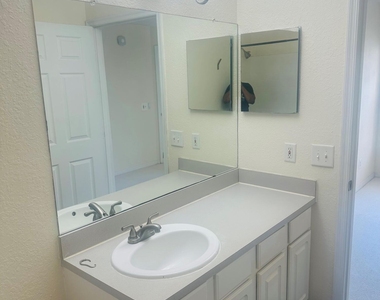 13700 Richmond Park Drive - Photo Thumbnail 23