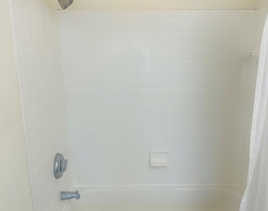 13700 Richmond Park Drive - Photo Thumbnail 24