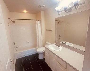 13700 Richmond Park Drive - Photo Thumbnail 22