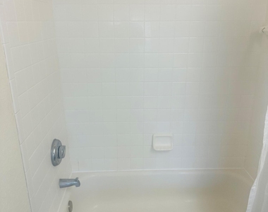 13700 Richmond Park Drive - Photo Thumbnail 25