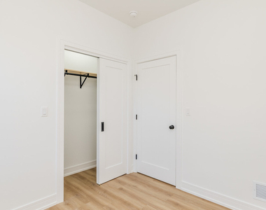 3327 W Division Street - Photo Thumbnail 16