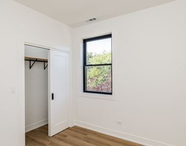 3327 W Division Street - Photo Thumbnail 8