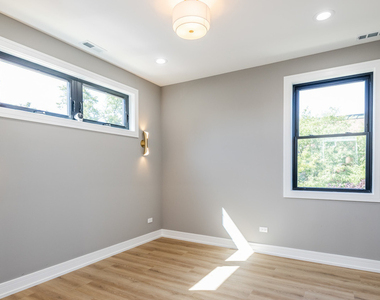 3327 W Division Street - Photo Thumbnail 17