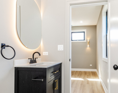 3327 W Division Street - Photo Thumbnail 23