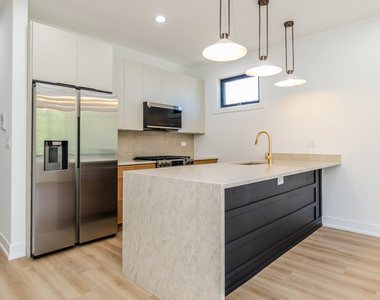 3327 W Division Street - Photo Thumbnail 4