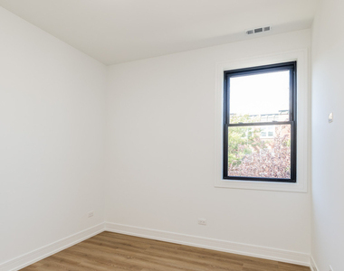 3327 W Division Street - Photo Thumbnail 23