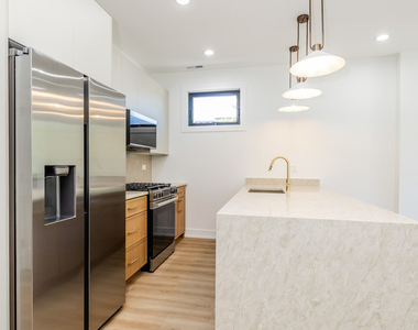 3327 W Division Street - Photo Thumbnail 4