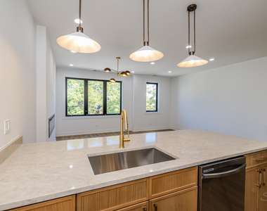 3327 W Division Street - Photo Thumbnail 6