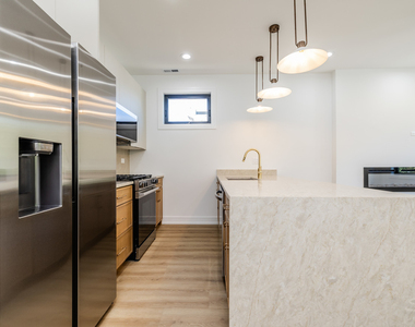 3327 W Division Street - Photo Thumbnail 3