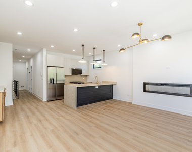 3327 W Division Street - Photo Thumbnail 12