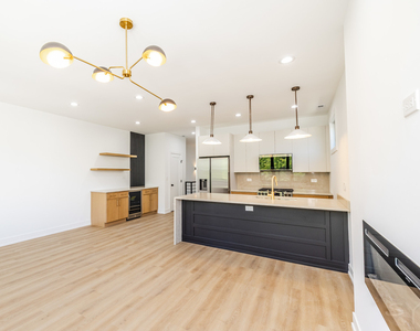 3327 W Division Street - Photo Thumbnail 13