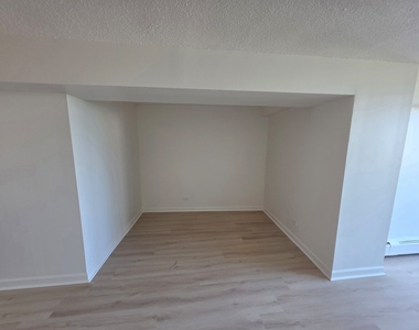 2201 S Stewart Avenue S - Photo Thumbnail 4