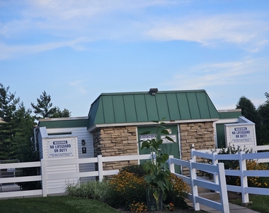 2201 S Stewart Avenue S - Photo Thumbnail 10