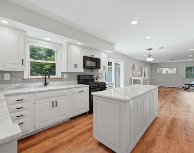317 E Forest Lane - Photo Thumbnail 7