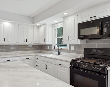 317 E Forest Lane - Photo Thumbnail 9
