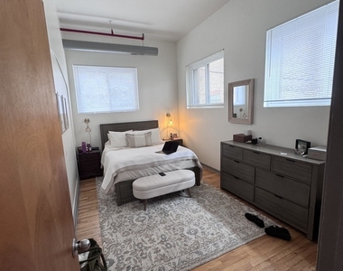 1114 W Belmont Avenue - Photo Thumbnail 4