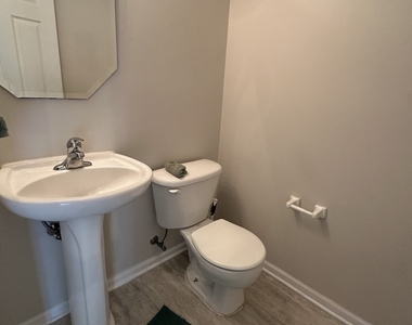 624 Blackstone Court - Photo Thumbnail 7