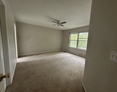 624 Blackstone Court - Photo Thumbnail 9