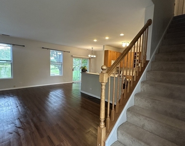 624 Blackstone Court - Photo Thumbnail 2