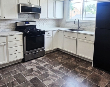 5200 S Lorel Avenue - Photo Thumbnail 3