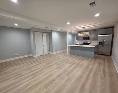 2442 W Wilson Avenue - Photo Thumbnail 3