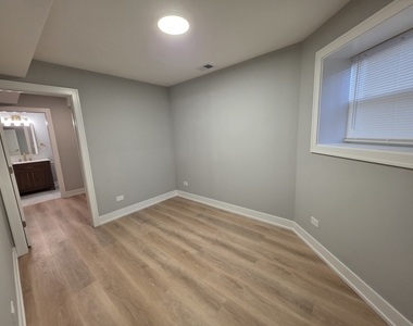 2442 W Wilson Avenue - Photo Thumbnail 9