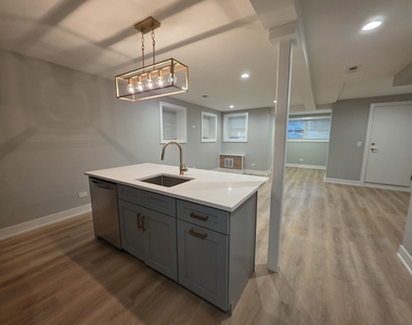 2442 W Wilson Avenue - Photo Thumbnail 5