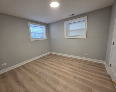 2442 W Wilson Avenue - Photo Thumbnail 14