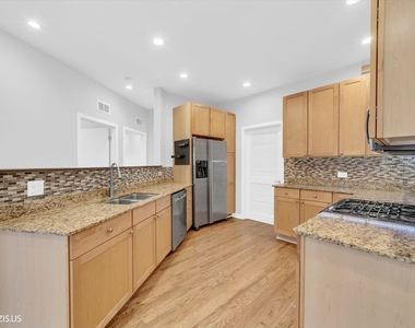 912 W Chicago Avenue - Photo Thumbnail 15