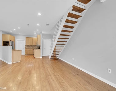 912 W Chicago Avenue - Photo Thumbnail 6