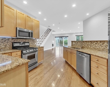 912 W Chicago Avenue - Photo Thumbnail 13