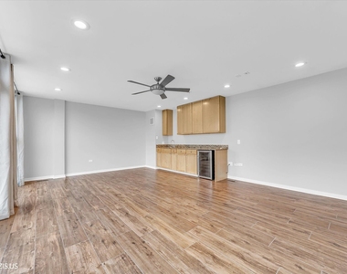 912 W Chicago Avenue - Photo Thumbnail 30