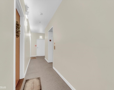 912 W Chicago Avenue - Photo Thumbnail 3