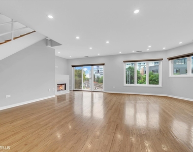 912 W Chicago Avenue - Photo Thumbnail 5