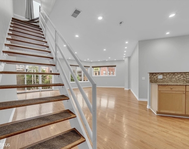 912 W Chicago Avenue - Photo Thumbnail 9