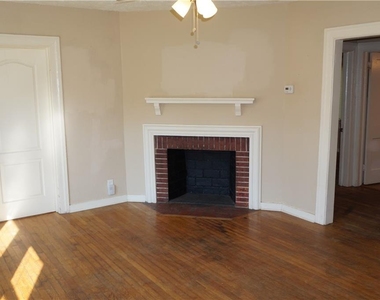 583 Colonial Circle Se - Photo Thumbnail 1