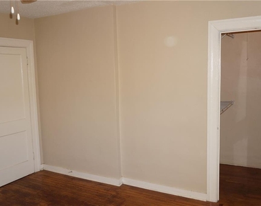 583 Colonial Circle Se - Photo Thumbnail 2